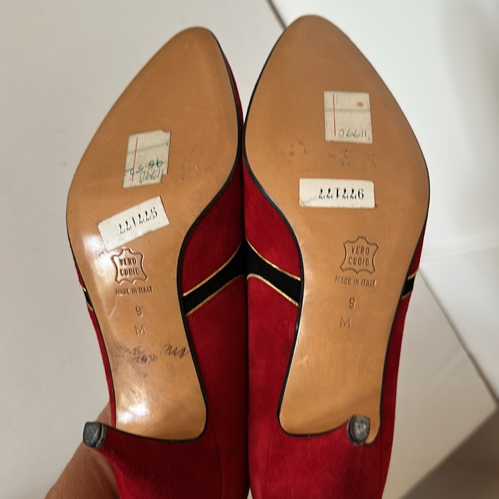 New Bally Vintage 80s Red and Black Suede Heel Pumps Size 39/8.5 - Picture 9 of 10